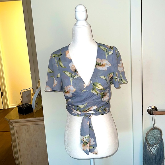 Floral Tie Crop Top - Picture 6 of 11